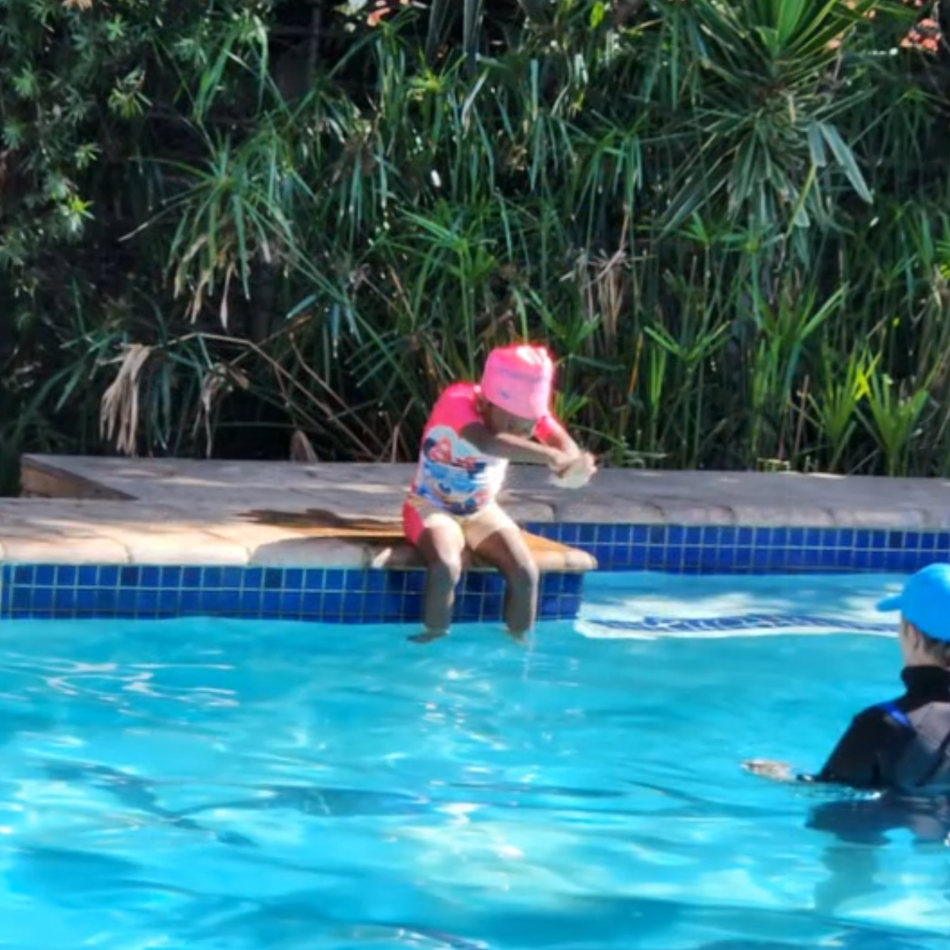 child getting ready to dive at splashmates swim school